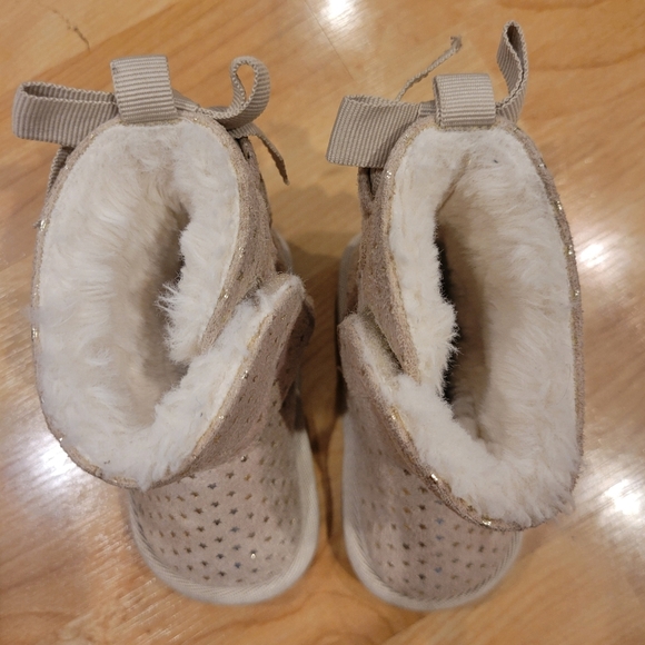 Joe Fresh Baby Faux Fur Star Velcro Winter boots Size 4 - Picture 10 of 11